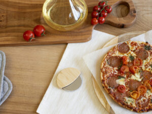 Bamboo pizza cutter - Image 4