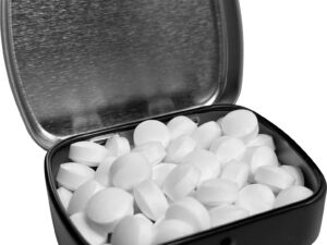 Flat hinged tin with dextrose mints