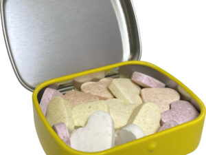 Flat hinged tin with fruit heart sweets