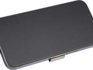 Metal keyring and phone stand - Image 4