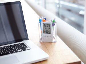Pen holder with clock - Image 4