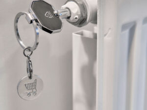 Recycled radiator keychain - Image 5